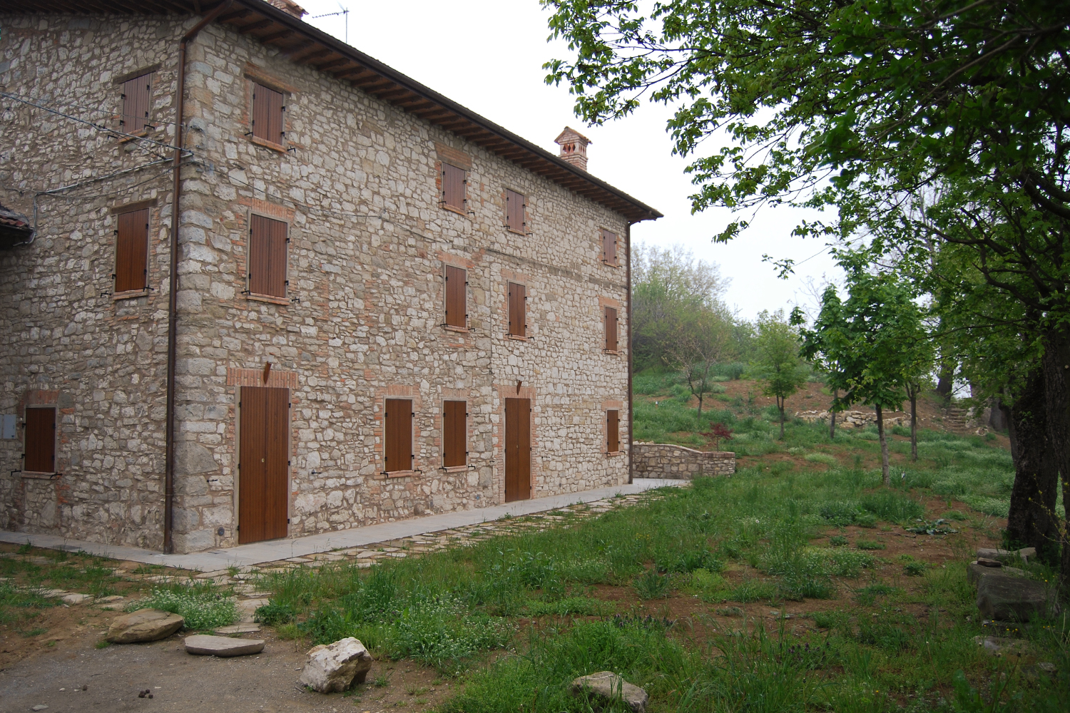 cascinale pf: progetto di architettura per la ristrutturazione di un antico cascinale da adibire ad abitazione unifamiliare per le vacanze a Pavullo nel Frignano